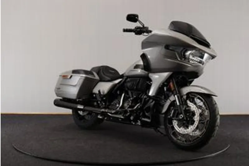 Harley-Davidson CVO Road Glide Custom (2023)