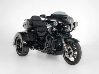 Harley-Davidson CVO TRI Glide (2021) — foto 1