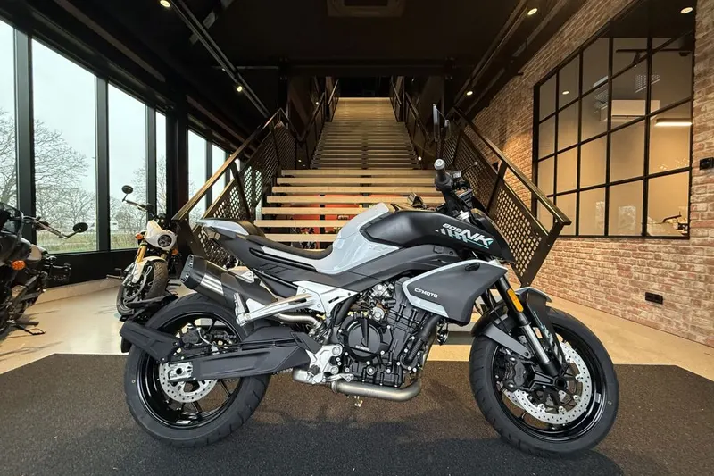 CFMoto 800NK (0)