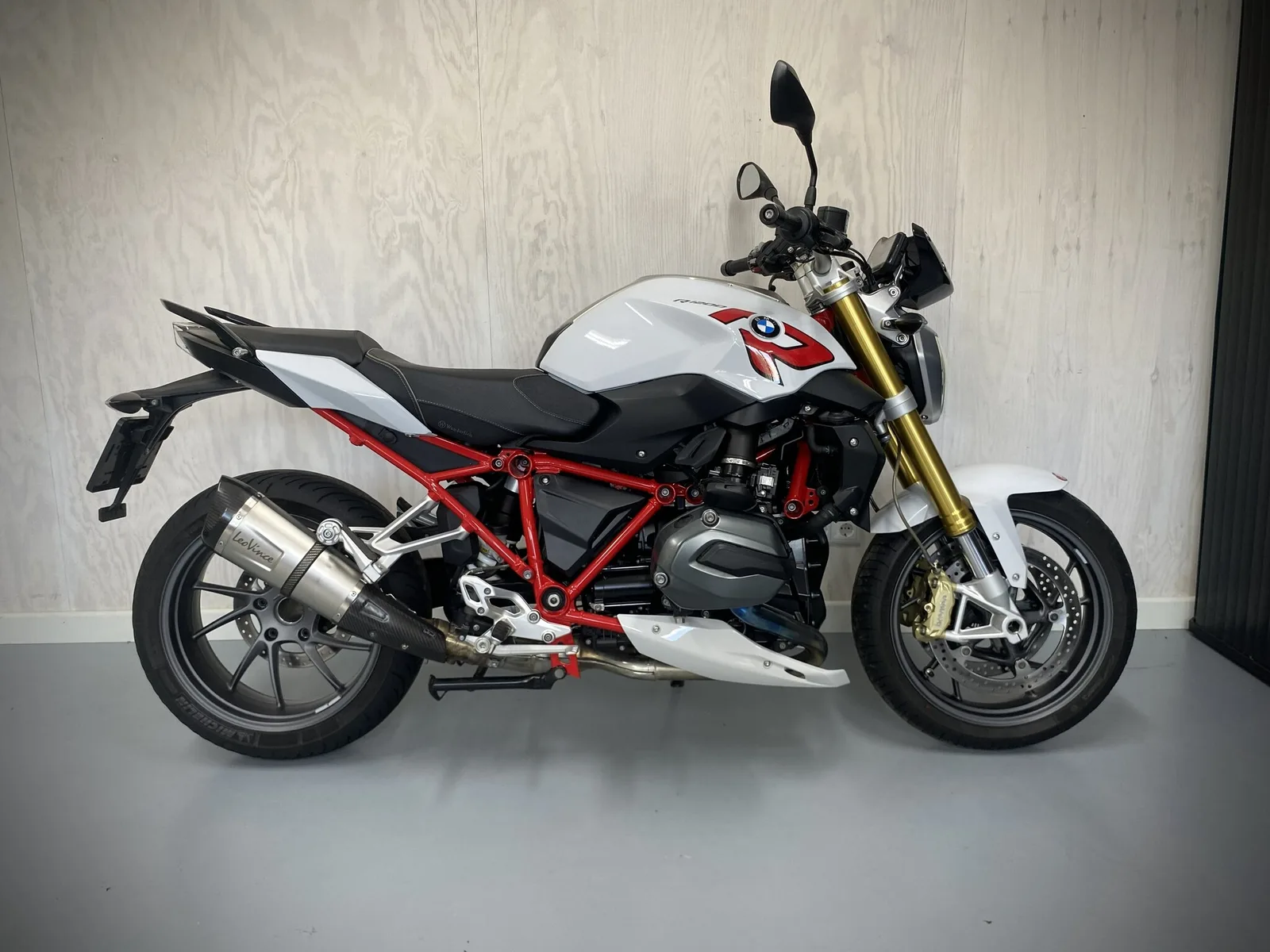 BMW R 1200 R LC (2015) — foto 1