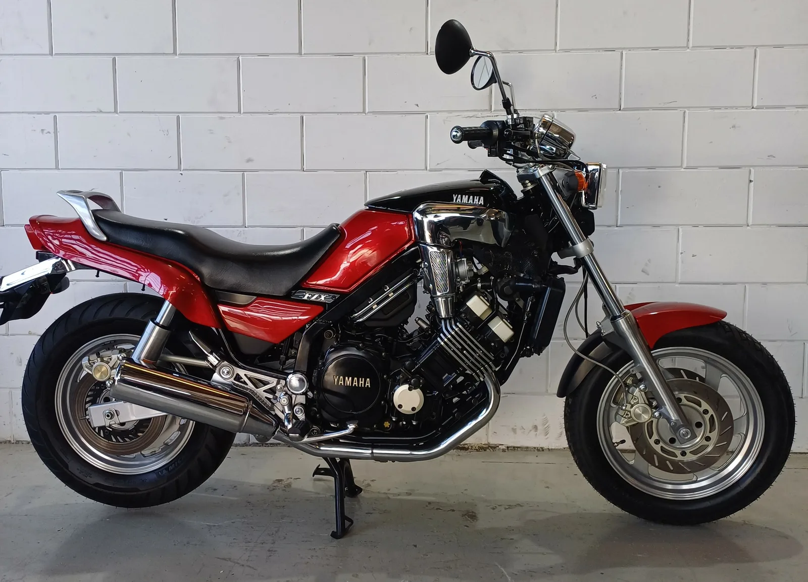 Yamaha FZX 750 (1992) — foto 1