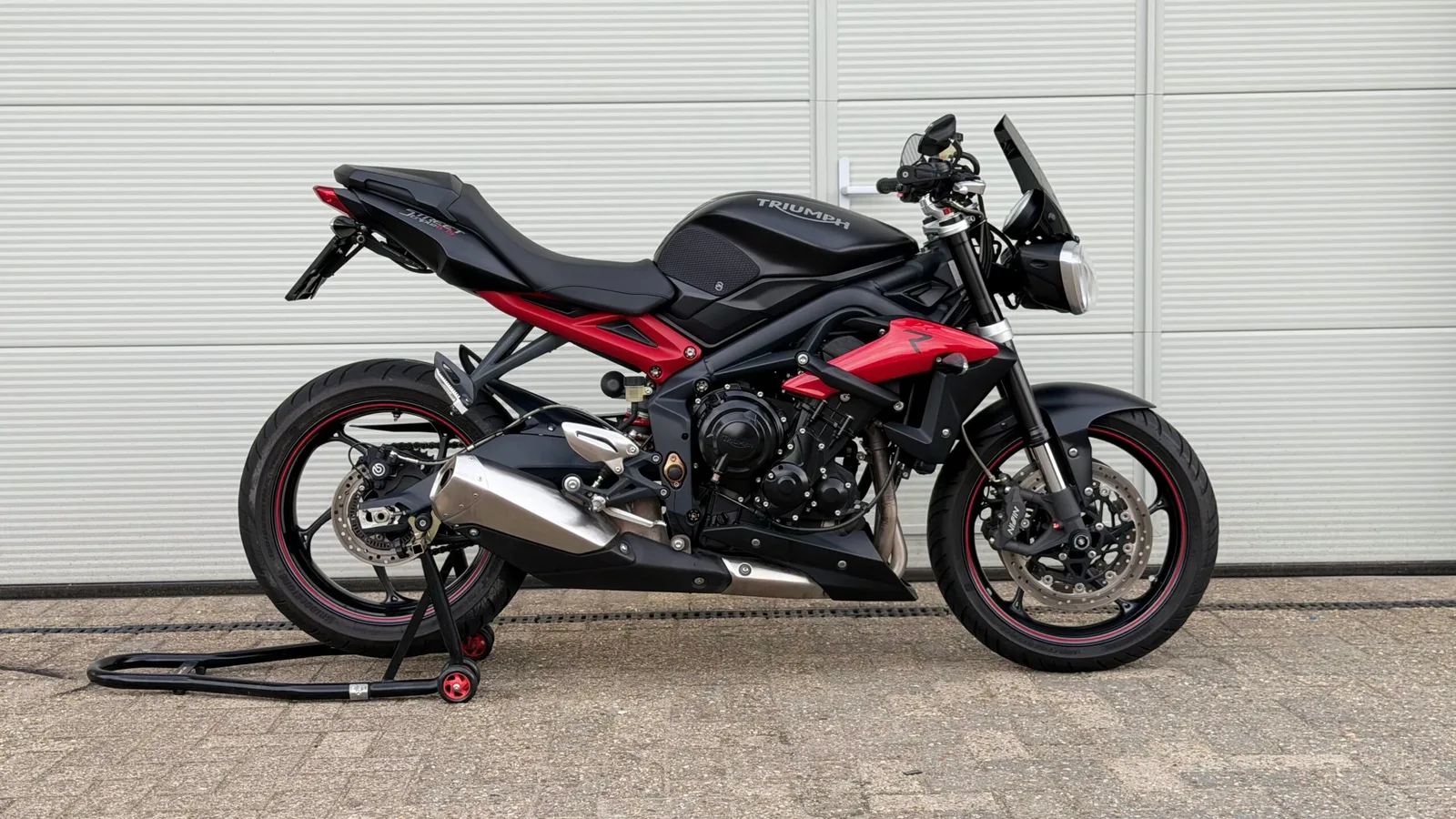 Triumph Street Triple 675 (2015) — foto 1