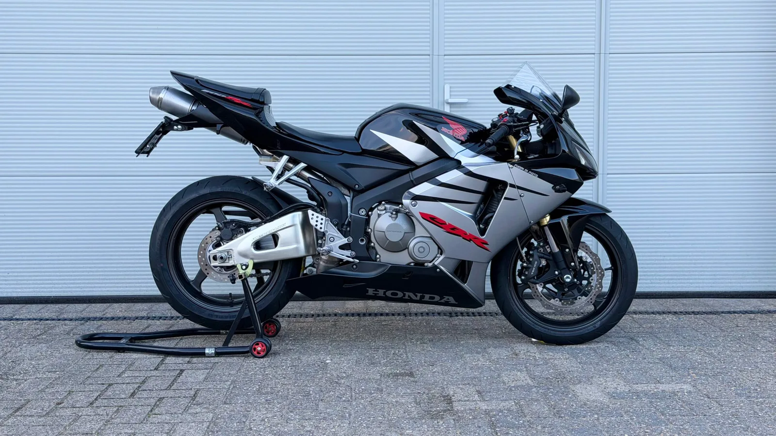 Honda CBR600RR (2005) — foto 1