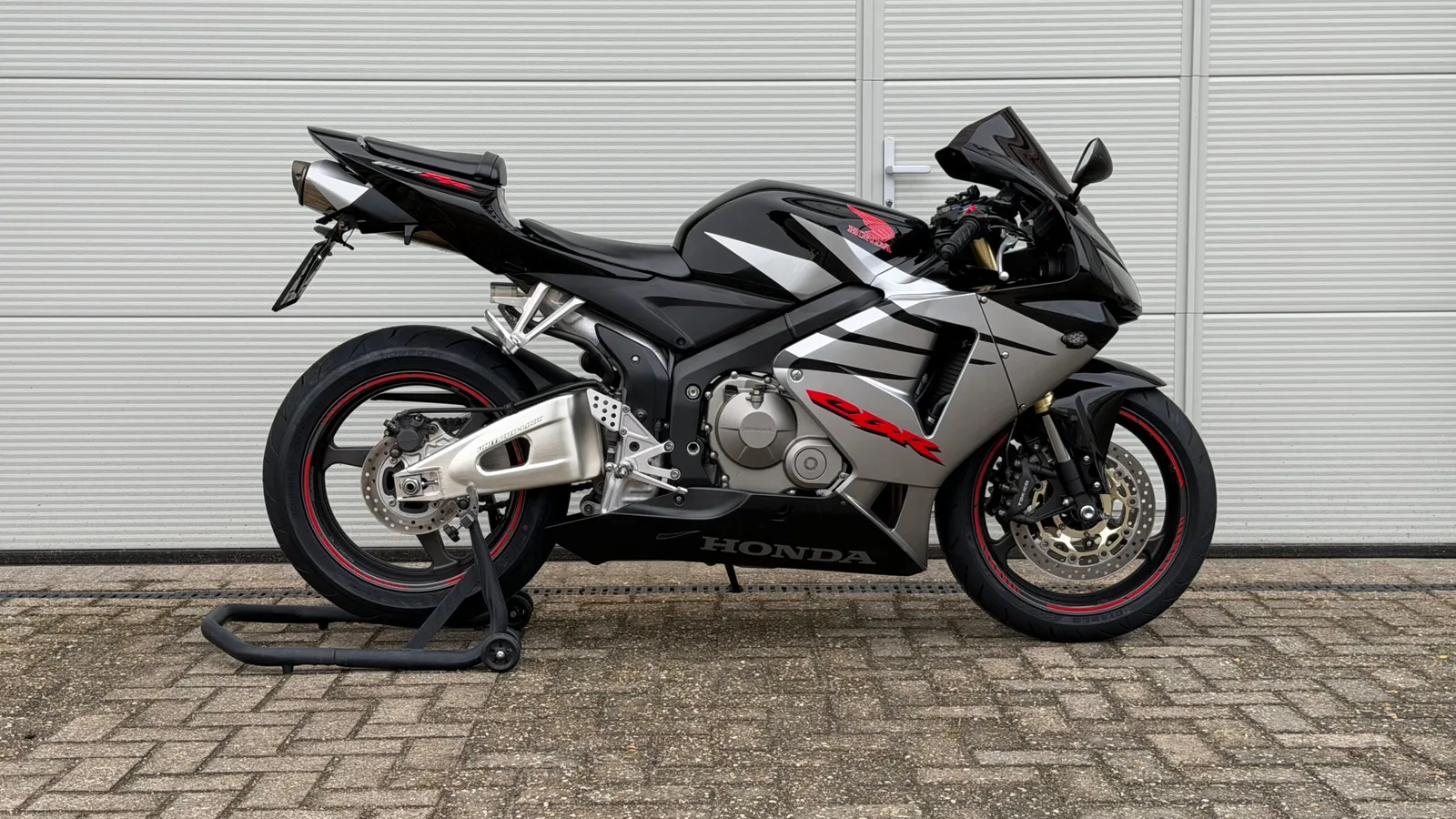 Honda CBR600RR (2005) — foto 1