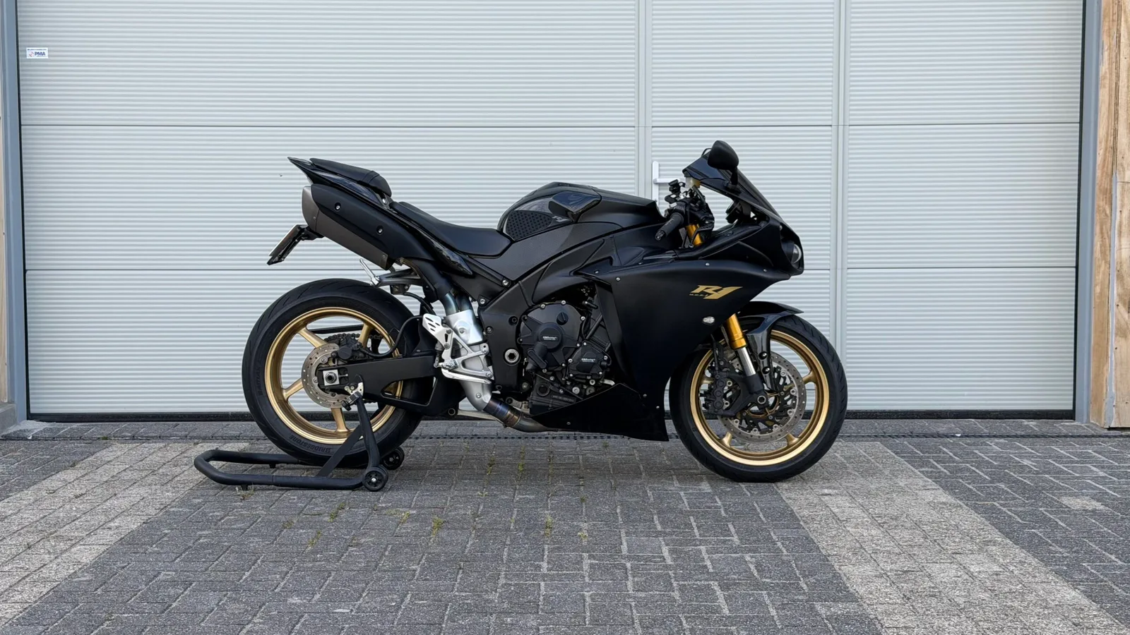 Yamaha YZF-R1 (2009) — foto 1