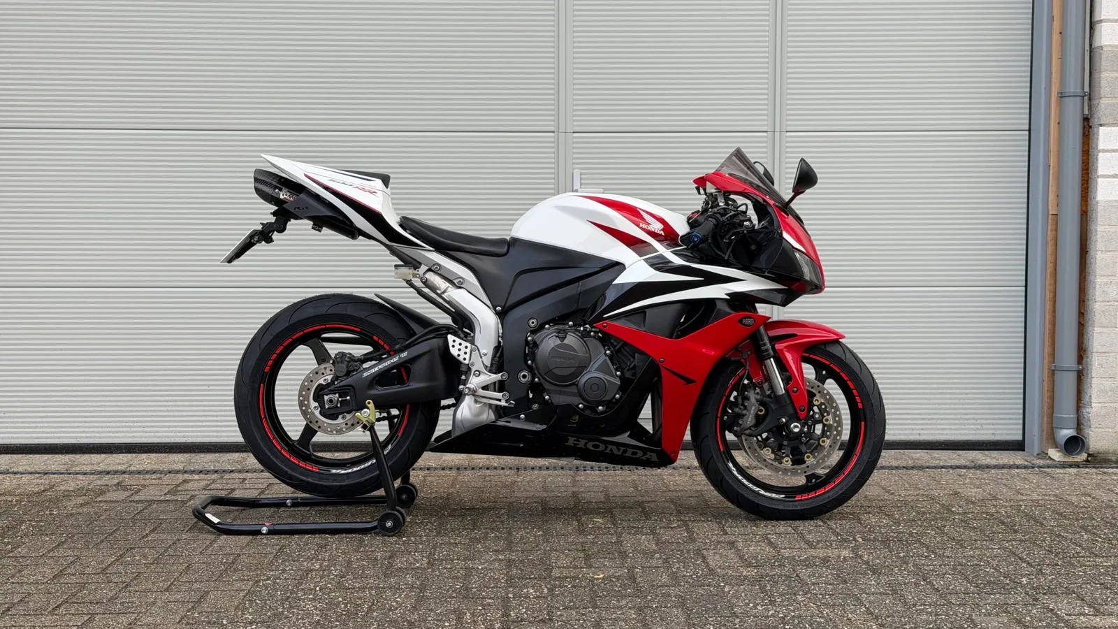 Honda CBR600RR (2007) — foto 1