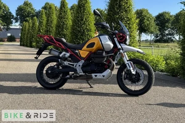 Moto Guzzi V85 TT (2022) — foto 1