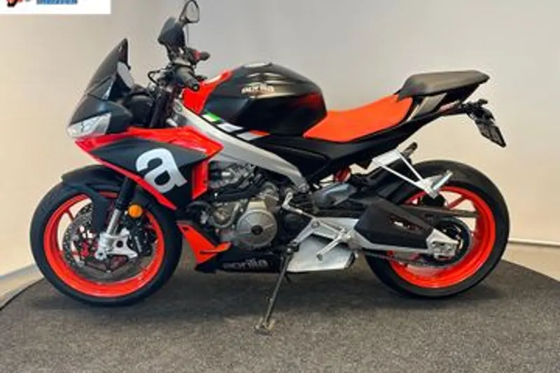 APRILIA TUONO (2021)