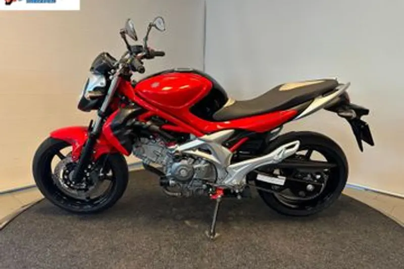Suzuki SFV (2011)