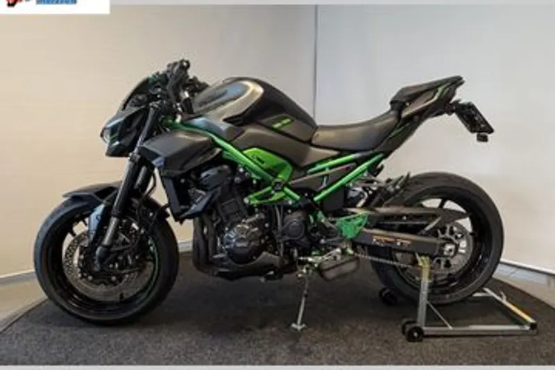 KAWASAKI Z900 (2025)