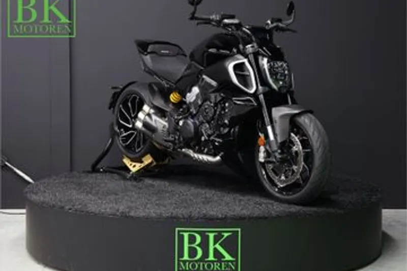 DUCATI DIAVEL V4 (2023)