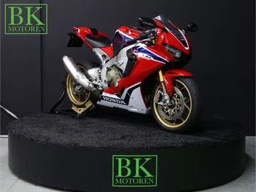 Honda CBR 1000 RR Fireblade (2018) — foto 1