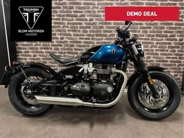 Triumph Bobber Interstellar Blue / Sapphire Black (2026) — foto 1