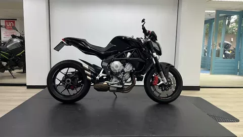 MV Agusta Brutale 675 (2012) — foto 1