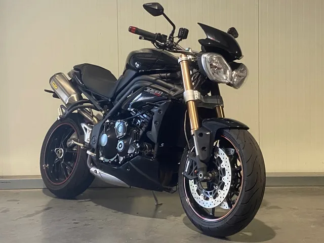 Triumph Speed Triple 1050 (2018) — foto 1