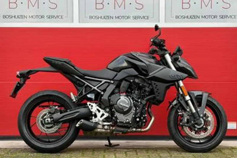 Suzuki GSX-8S (2024)