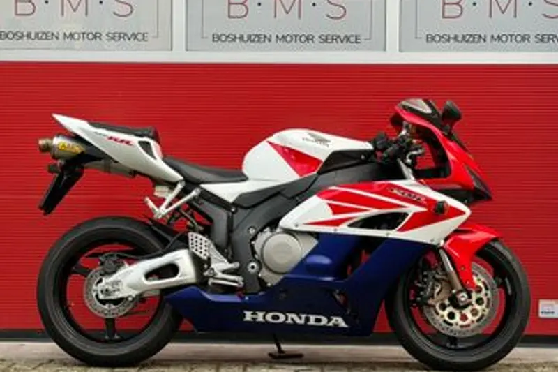 Honda CBR1000RR (2005)