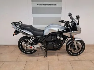 Yamaha FZS 600 Fazer (2003) — foto 1