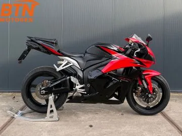 Honda CBR600RR (2010) — foto 1