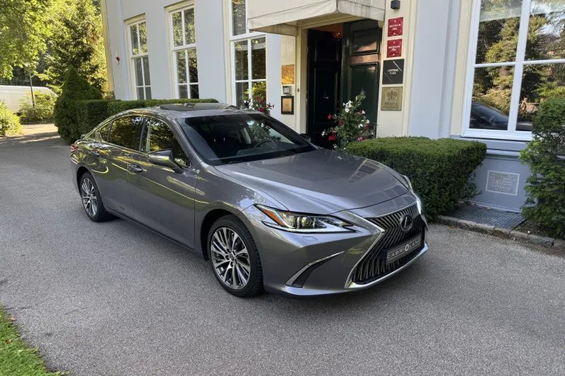 Lexus ES (2021)