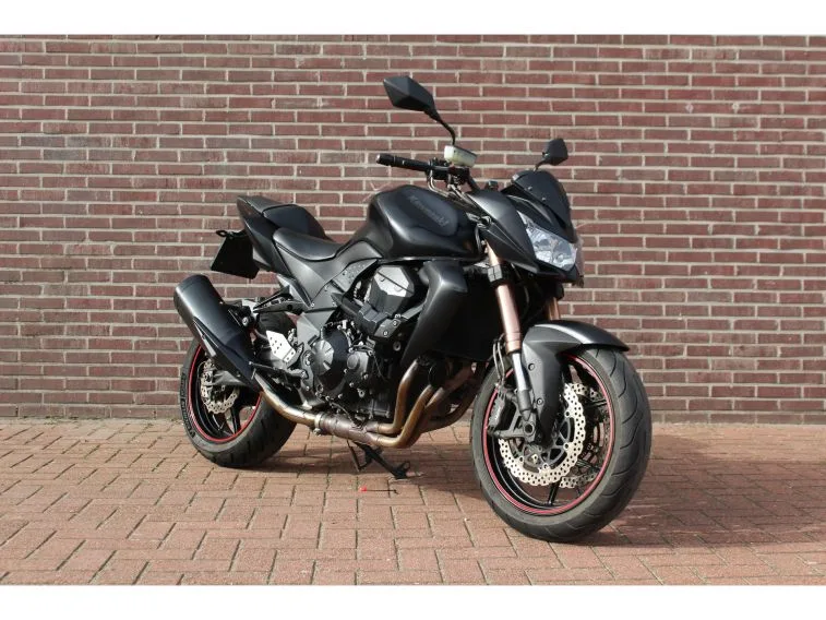 Kawasaki Z 750R (2011) — foto 1