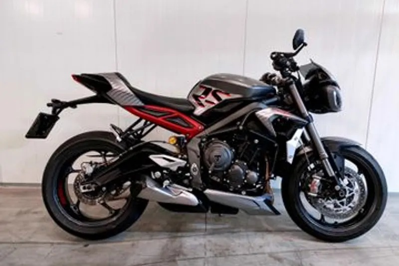 TRIUMPH STREET TRIPLE 765 RS (2022)