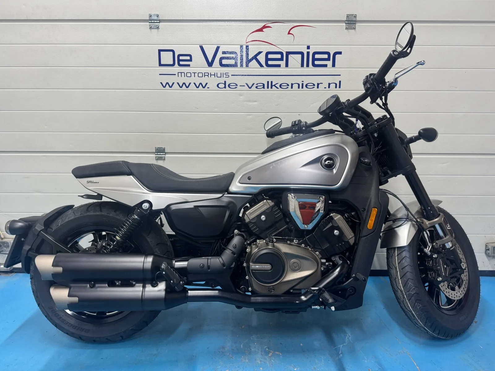 QJ Motor MOTOR SRV 600 V4 (2025) — foto 1