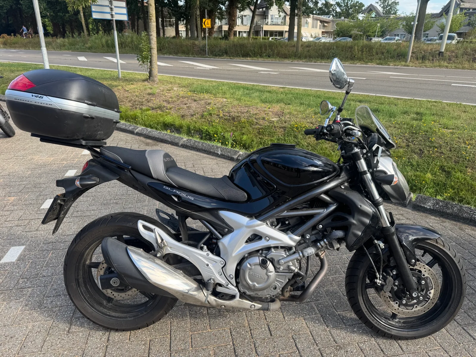 Suzuki Gladius 650 (2014) — foto 1