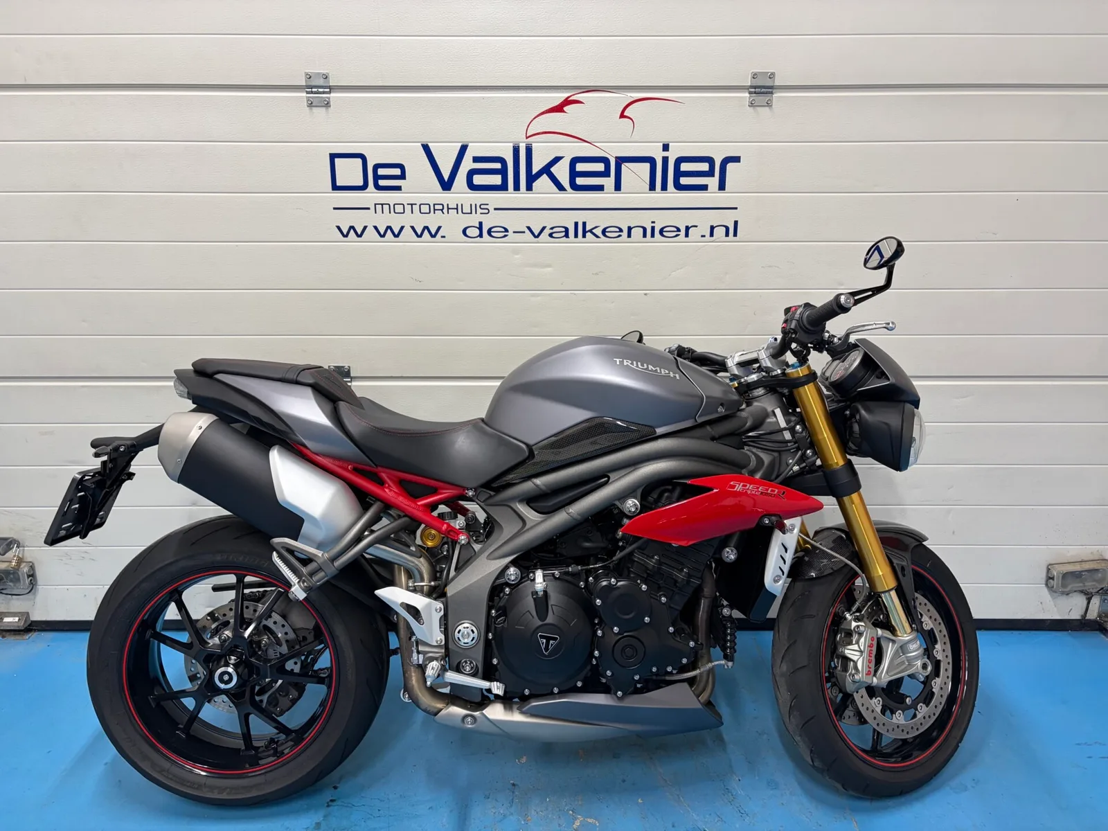 Triumph Speed TRIPLE R (2016) — foto 1