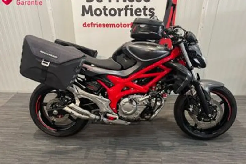 Suzuki Gladius (2013)