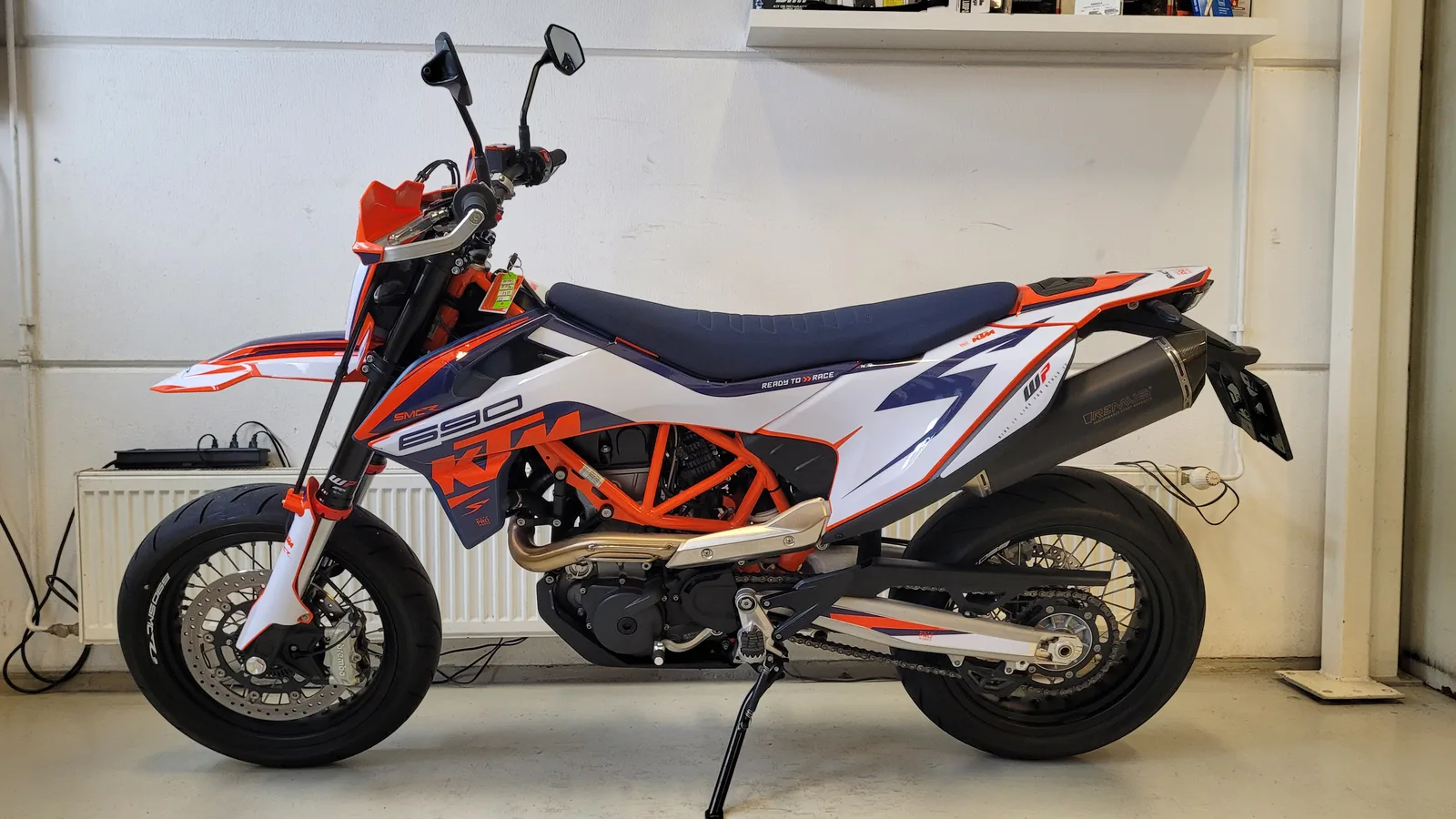 KTM 690 SMC R (2023) — foto 1