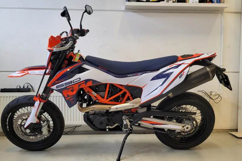 KTM 690 SMC R (2023)
