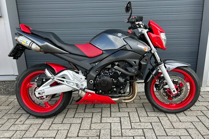 Suzuki GSR600 (2010)