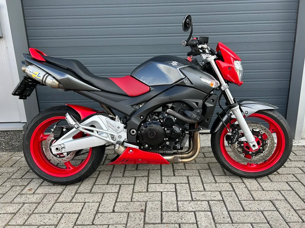 Suzuki GSR600 (2010) — foto 1