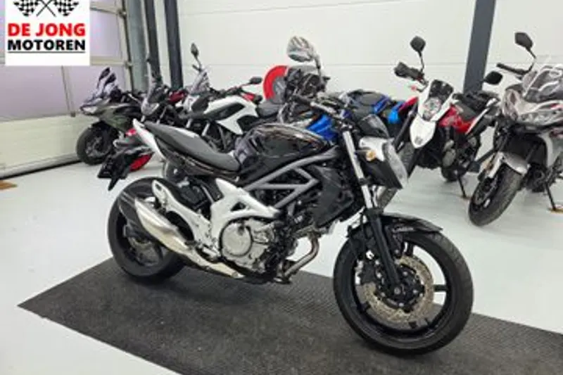 Suzuki Gladius (2012)