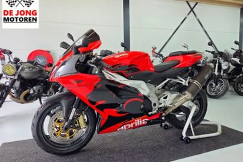 Aprilia RSV 1000 R (2015)