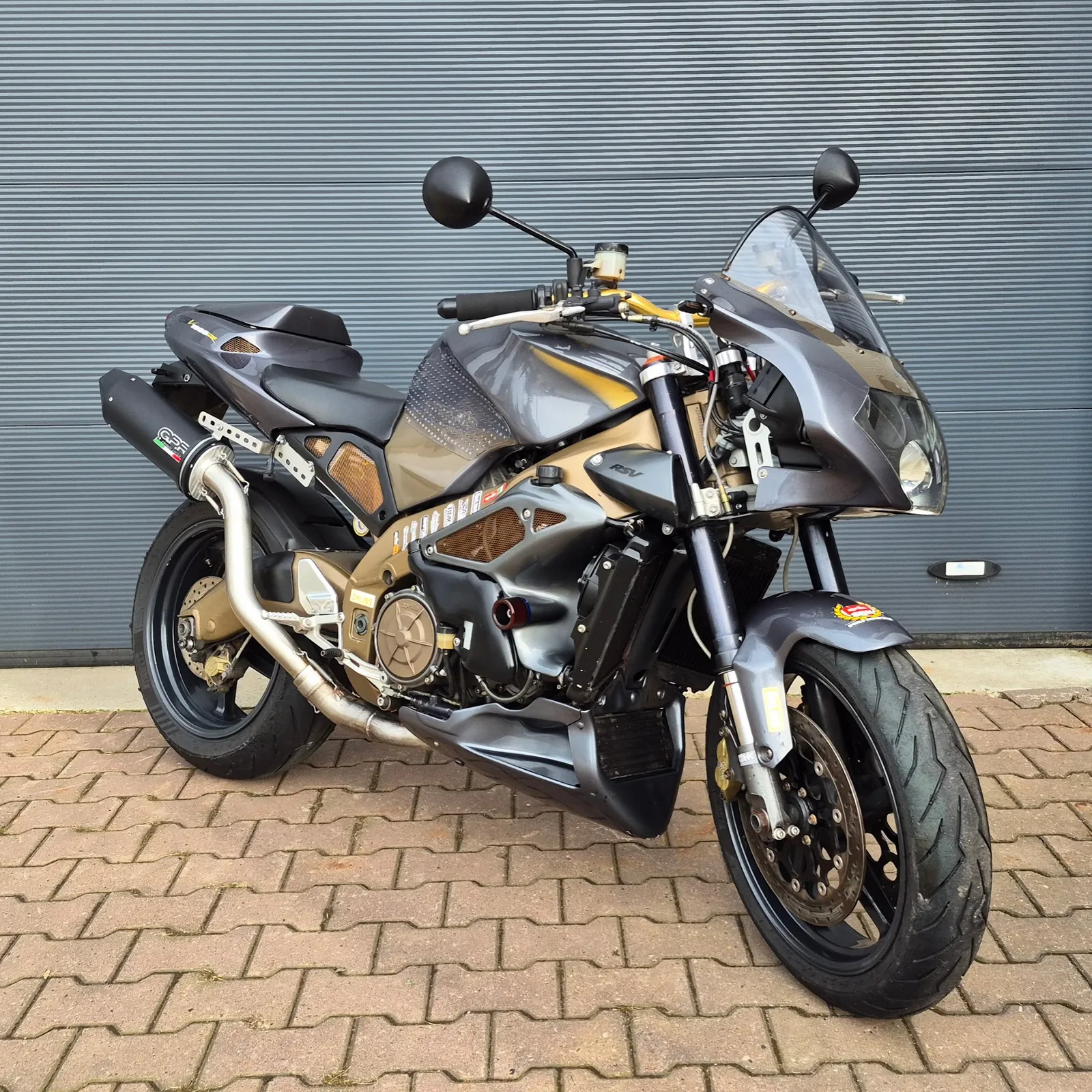 Aprilia Tuono Rsv 1000 (2003) — foto 1