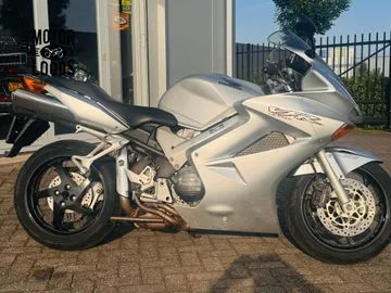 Honda VFR 800 FI (2003) — foto 1