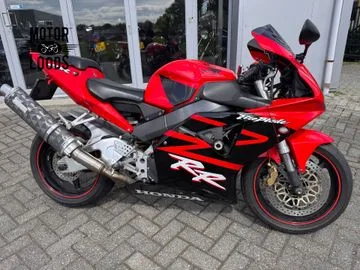 Honda CBR1000RR (2002) — foto 1