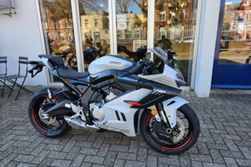 CFMOTO 675 SR-R (2025)