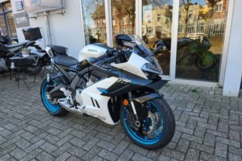 CFMOTO 675 SR-R (2025)