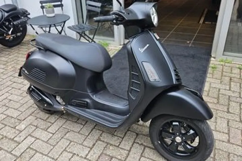 Vespa GTS 300 (2021)