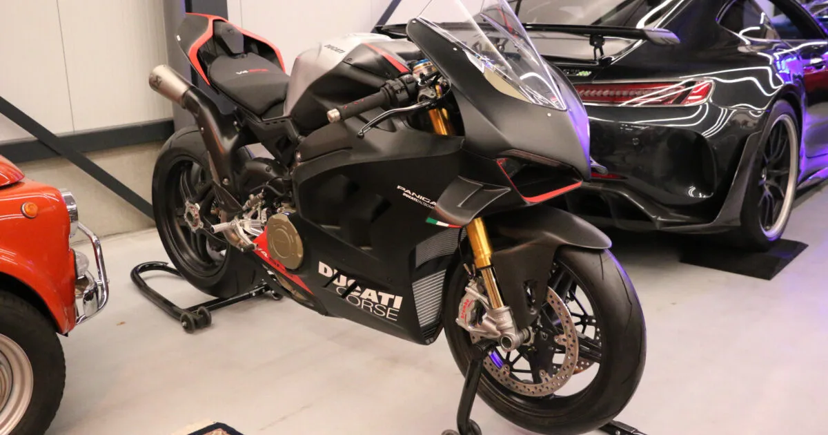 Ducati Panigale V4 SP2 (2023) — foto 1
