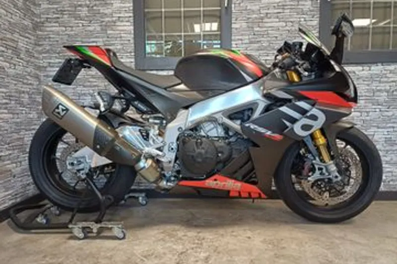Aprilia RSV4 1100 Factory (2020)