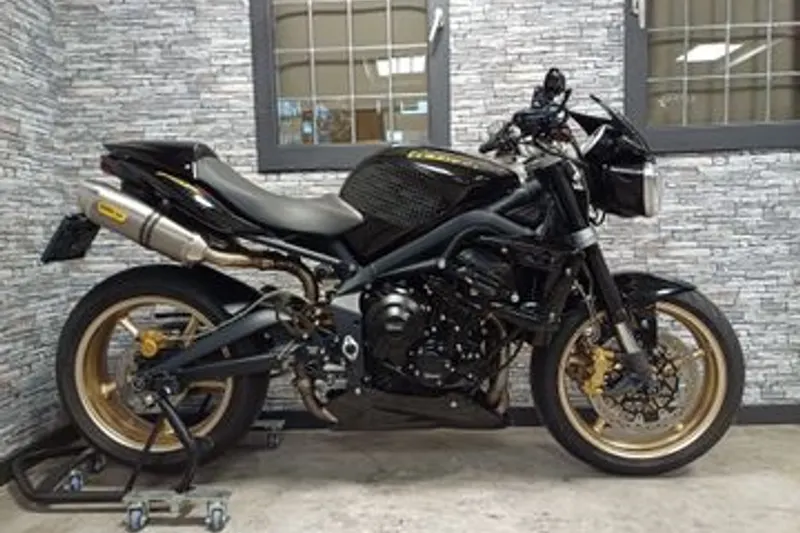 Triumph Street Triple R (2012)