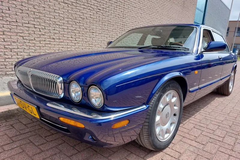 Daimler 4.0 V8 Super (2000)