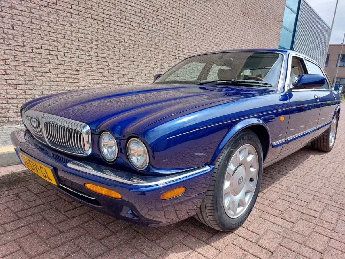 Daimler 4.0 V8 Super (2000) — foto 1