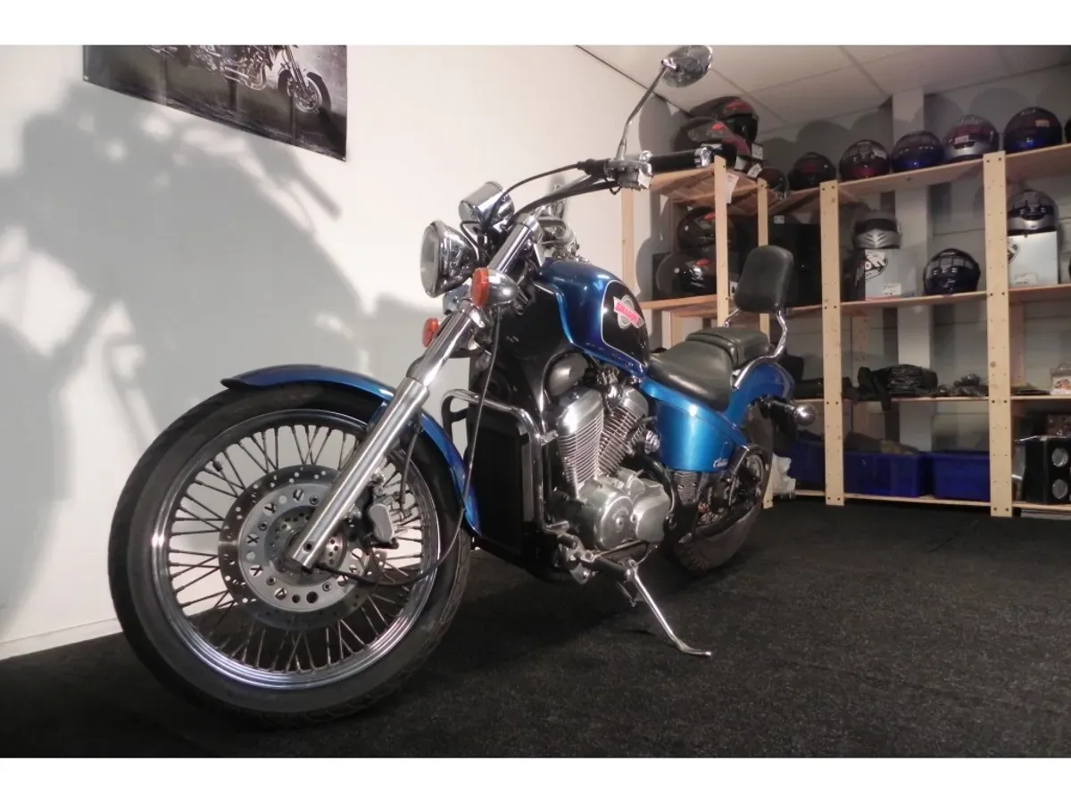 Honda VT 600C Shadow (1995) — foto 1