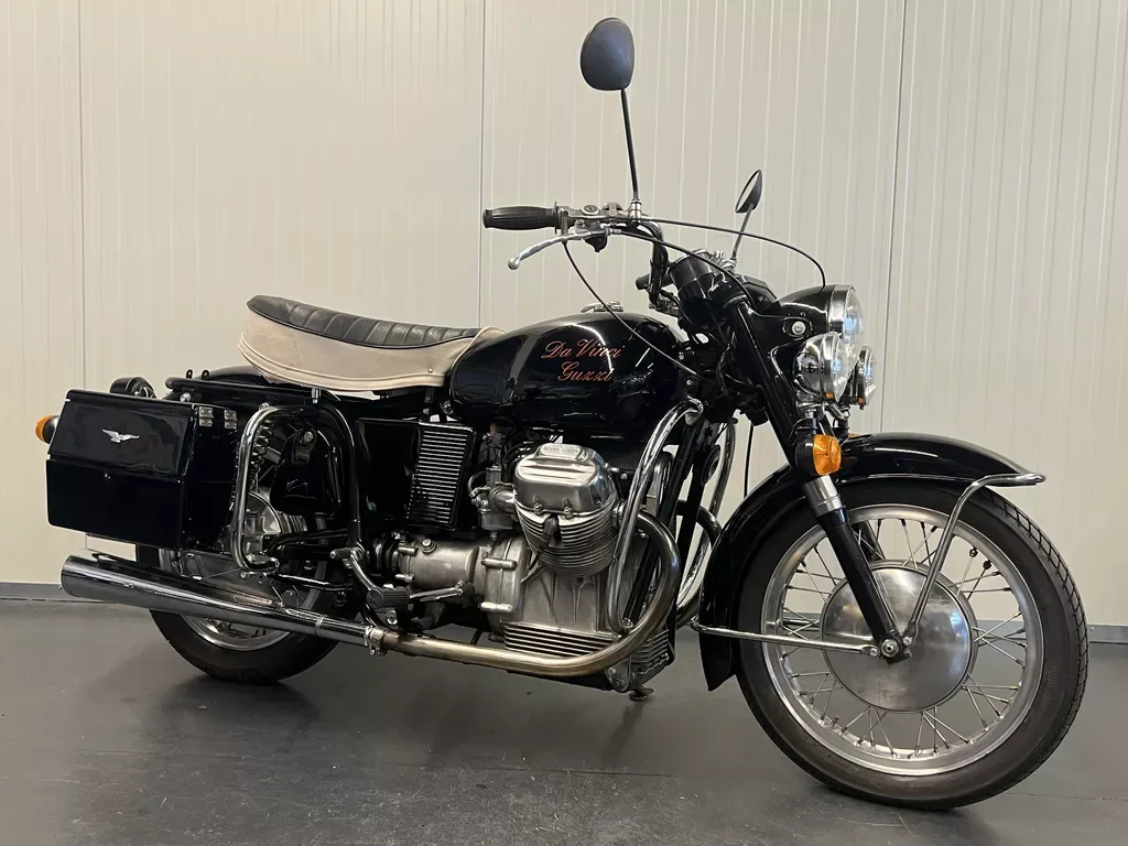 Moto Guzzi V7 SPECIAL (1972) — foto 1