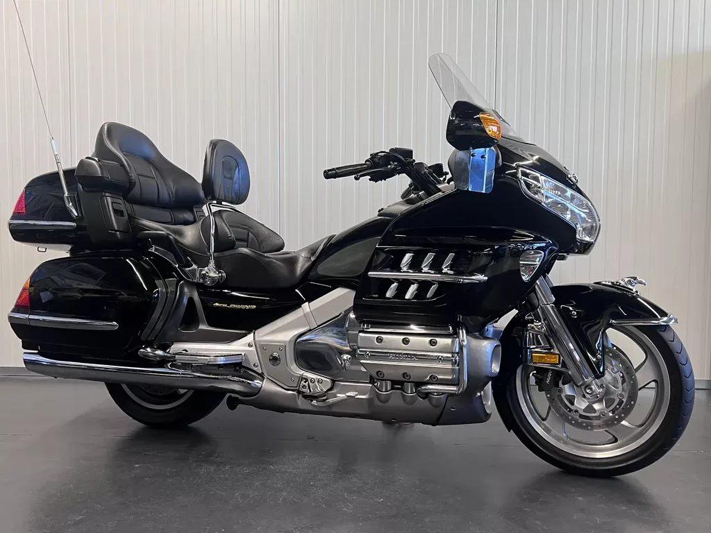 Honda GL 1800 GOLDWING (2004) — foto 1